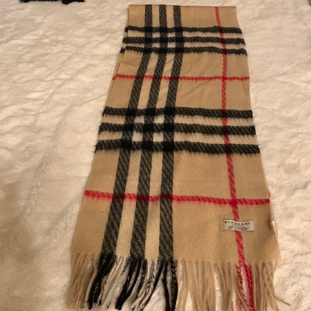 Used Burberry scarf